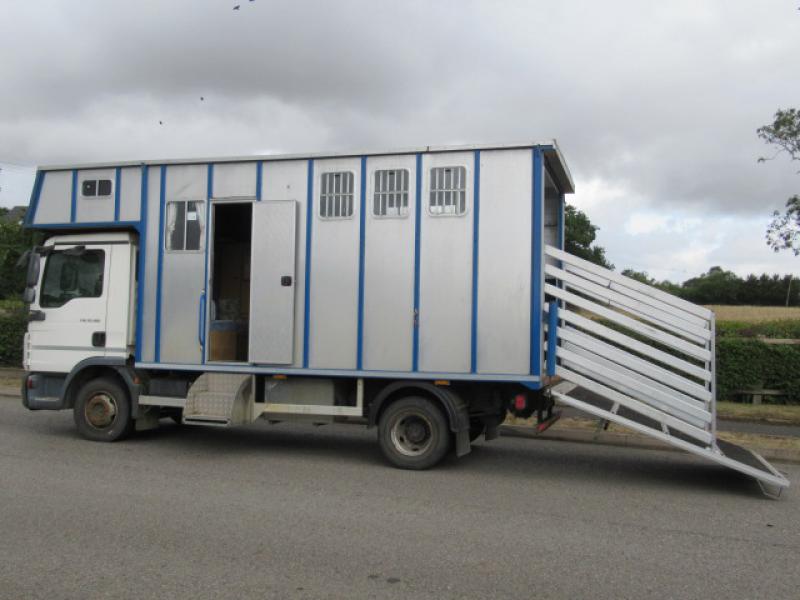 22-281-2012 62 MAN TGL 10,000 KG Aluminium Container . Stalled for 3 with smart compact living. Full tilt cab.  Low mileage.. Excellent condition throughout